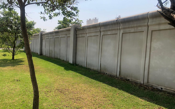 Precast concrete walling